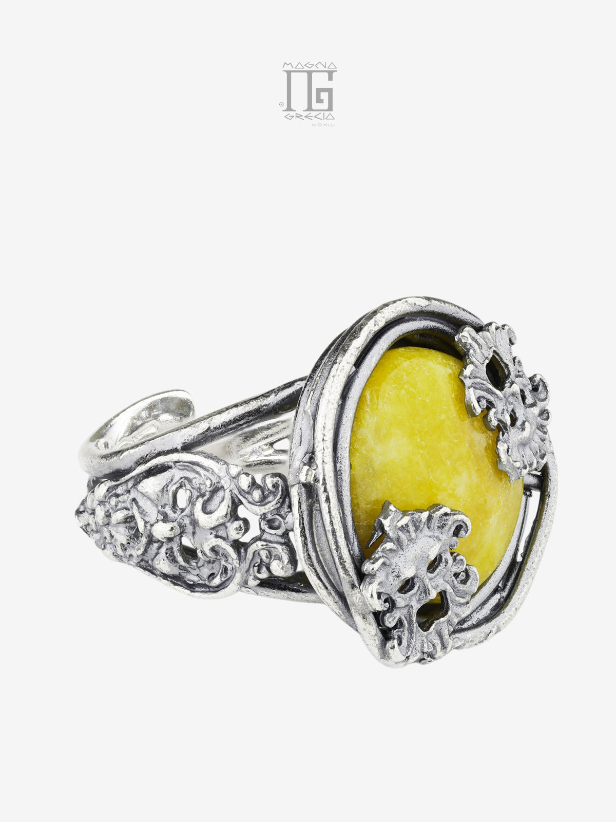 Vista destra dell'Anello Aion in argento 925 con pietra gialla, filo intrecciato e dettagli delle maschere apotropaiche.