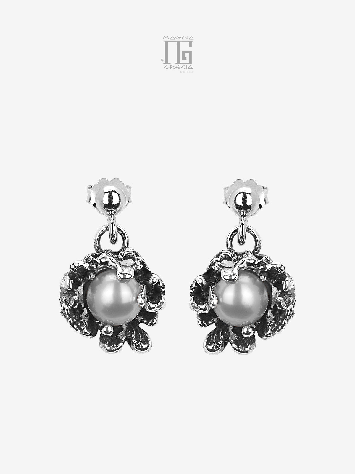 Orecchini in argento 925 con perle naturali bianche d’acqua dolce – chiusura a farfalla – Collezione Antica Grecia