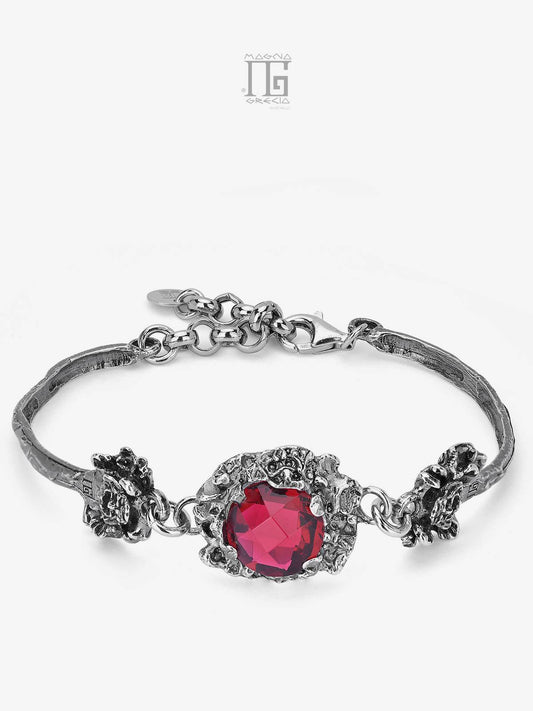 Bracciale in Argento con Maschere Apotropaiche e Pietra Idrotermale di Colore Rosso Cod. MGK 4286 V