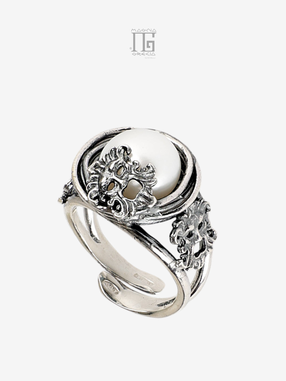 Anello Aion in argento 925 con perla coltivata d'acqua dolce e maschere apotropaiche