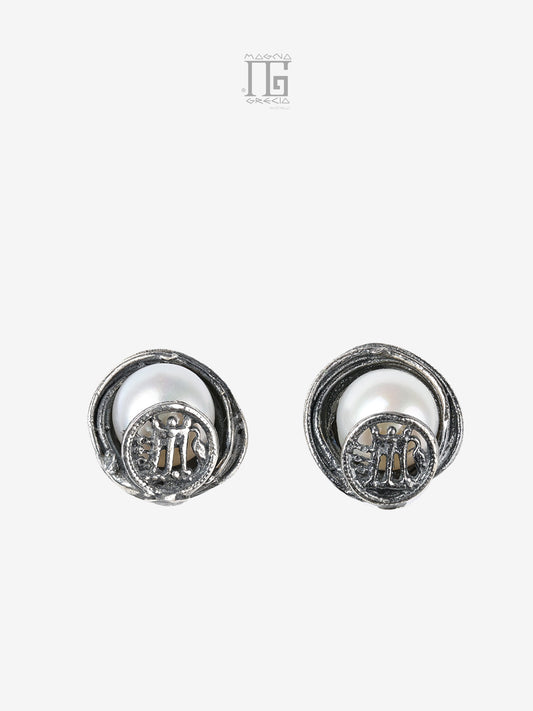 Orecchini Aion in argento 925 con perla d’acqua dolce e statere di Kroton