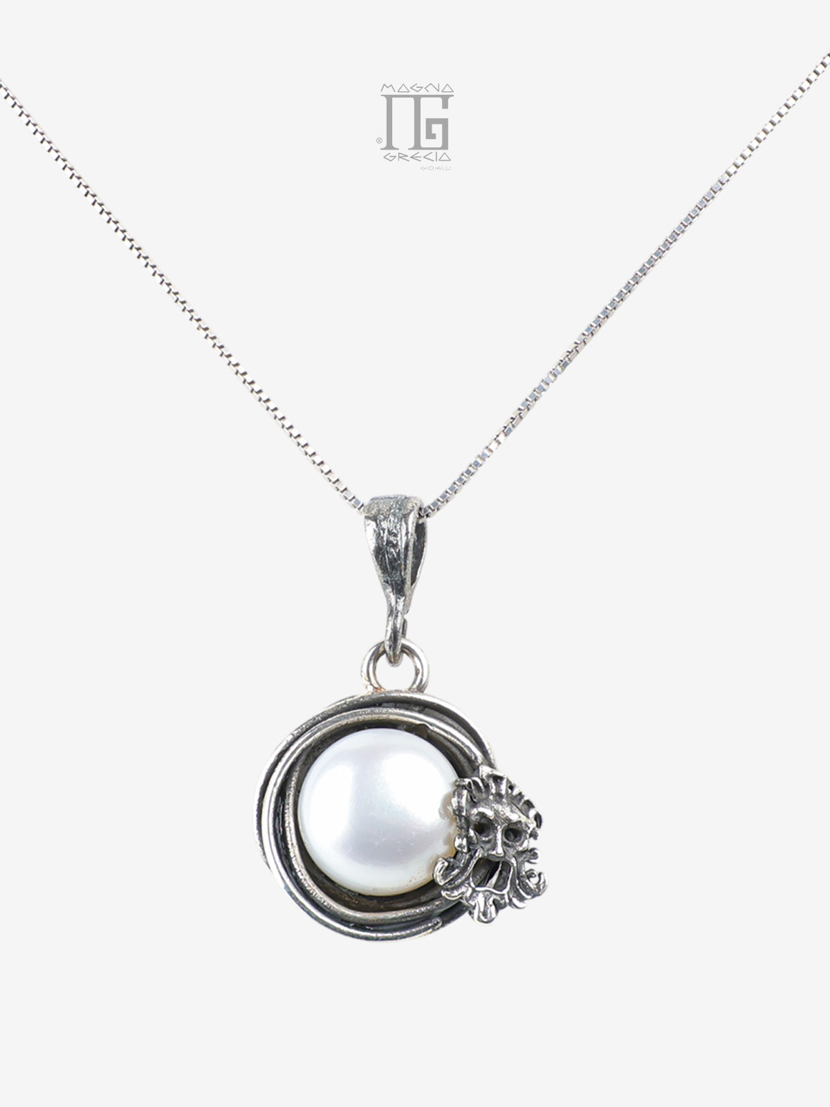 Pendente Aion in argento 925 con perla d’acqua dolce e maschera apotropaica