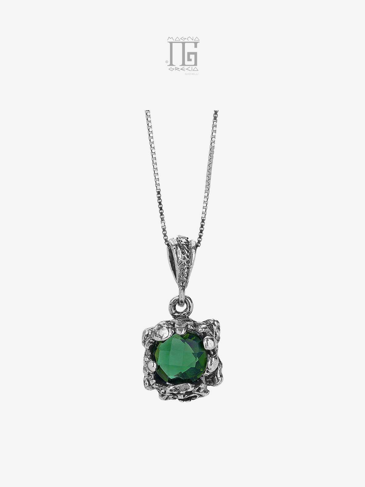 Pendente Magna Grecia® Artemis in argento 925 con maschera apotropaica e cristallo verde piccolo con catenina veneziana 45 cm